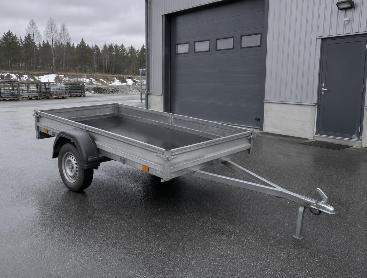 Släpkärra utanför bilverkstaden i Trollhättan